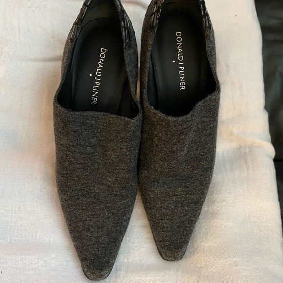 Gray and black Donald J Pliner shoe size 6 1/2 - Picture 3 of 4